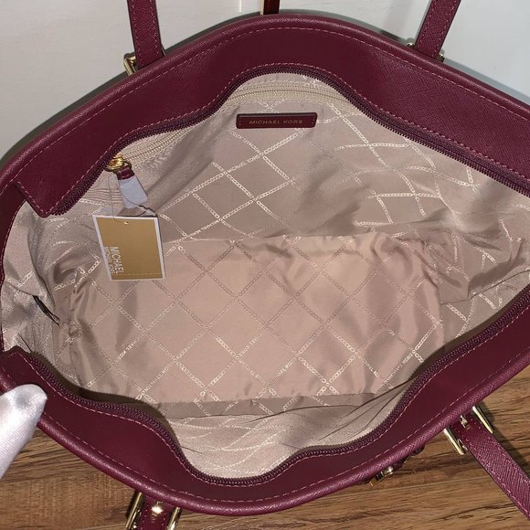 ❤️❤️SOLD❤️❤️Michael Kors Leather Purse💜 - Picture 6 of 16